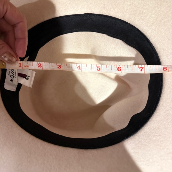 Beautiful hat! Very pale pink; almost cream - Picture 6 of 7